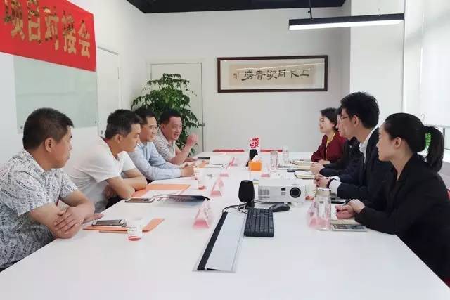 河北省大城縣縣委常委、副縣長王書華考察上海東方龍商務(wù)國際平臺