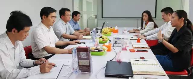 宣城市委常委、副市長汪謙慎一行冒著16級超強臺風奔赴東方龍商務(wù)洽談委托招商引資合作