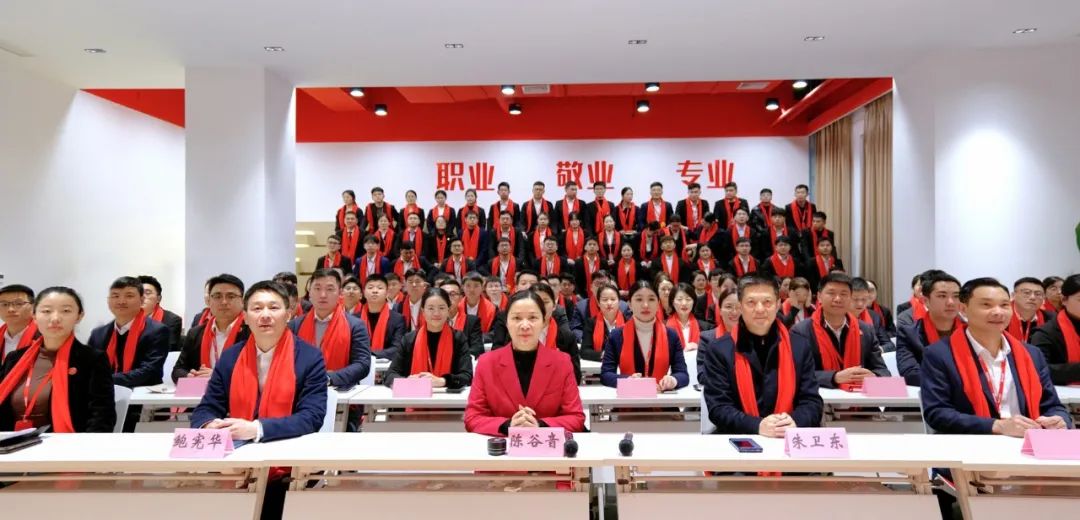 龍行龘龘，開(kāi)拓新程！東方龍商務(wù)集團(tuán)舉行成立10周年暨2023年度總結(jié)表彰大會(huì)