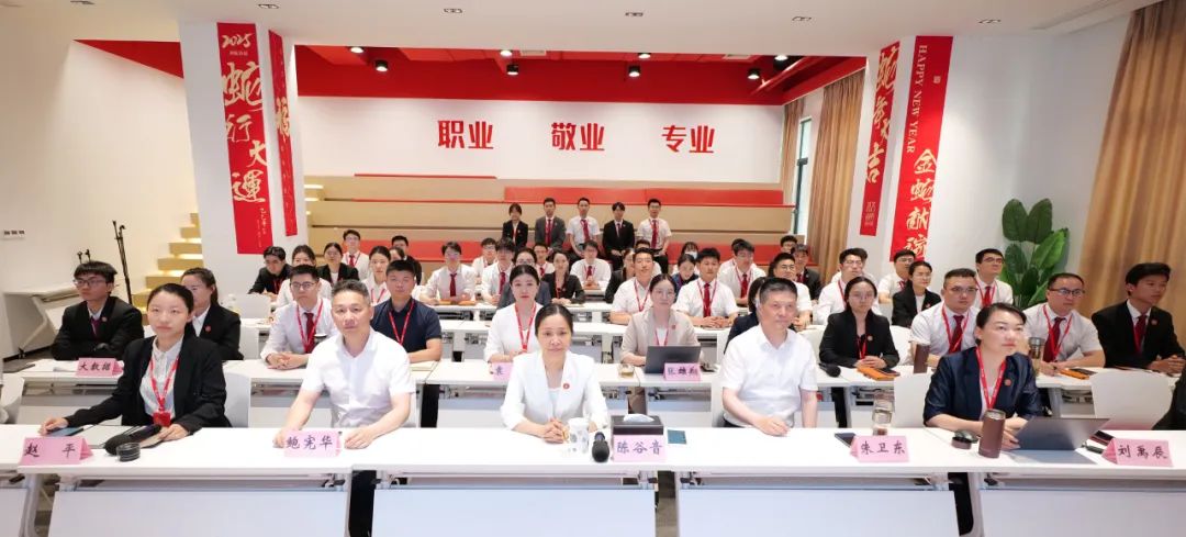 聚集大產(chǎn)業(yè)、大鏈主項(xiàng)目，帶動(dòng)大發(fā)展！5月下旬，集團(tuán)共31個(gè)優(yōu)質(zhì)投資選址項(xiàng)目通過(guò)評(píng)估